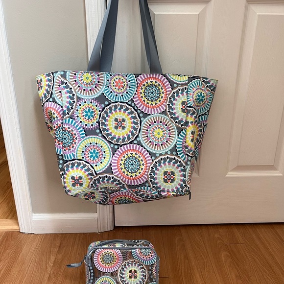 Vera ex large tote, w/ small waterproof matching bag.  Perfect for beach/travel. - Picture 5 of 5